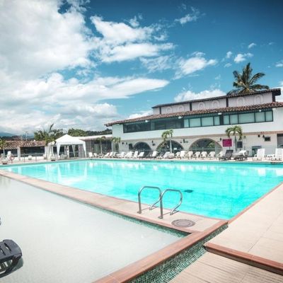 Noche romántica en Bucaramanga con Piscina