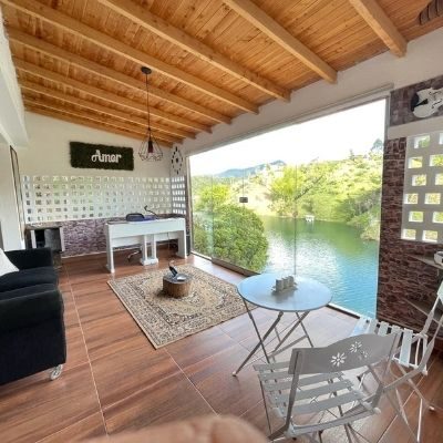 Cabañas en Guatapé para parejas con vista a la represa