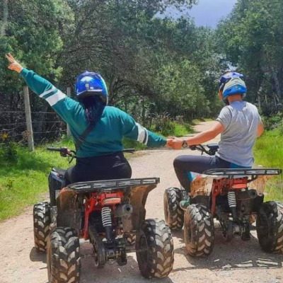 Aventura en cabañas para parejas con Cuatrimotos