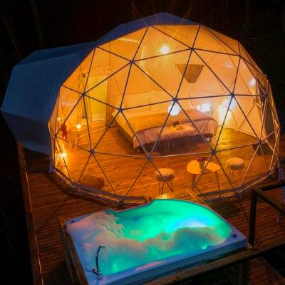 Despertar de lujo en glamping con jacuzzi privado