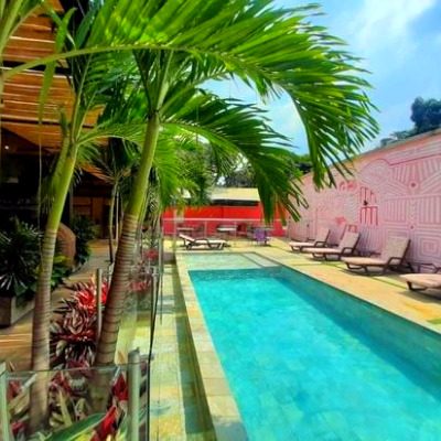 Despertar en habitación luxury y piscina plan escape romántico Cali