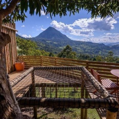 Hospedaje frente al cerro bravo Antioquia