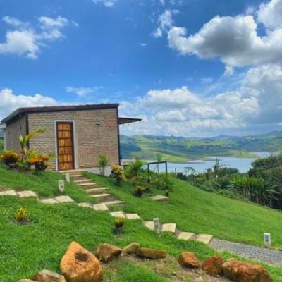 Lodge especial con vista al lago plan romántico en Cali