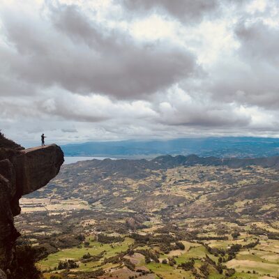 Parque Ecoturístico Piedra Colgada en Susa