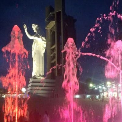 Show musical y de luces en la fuente al interior del parque Santísimo Bucaramanga