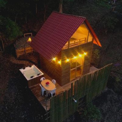 cabañas con chimenea y jacuzzi cerca a Bogotá con cena romántica